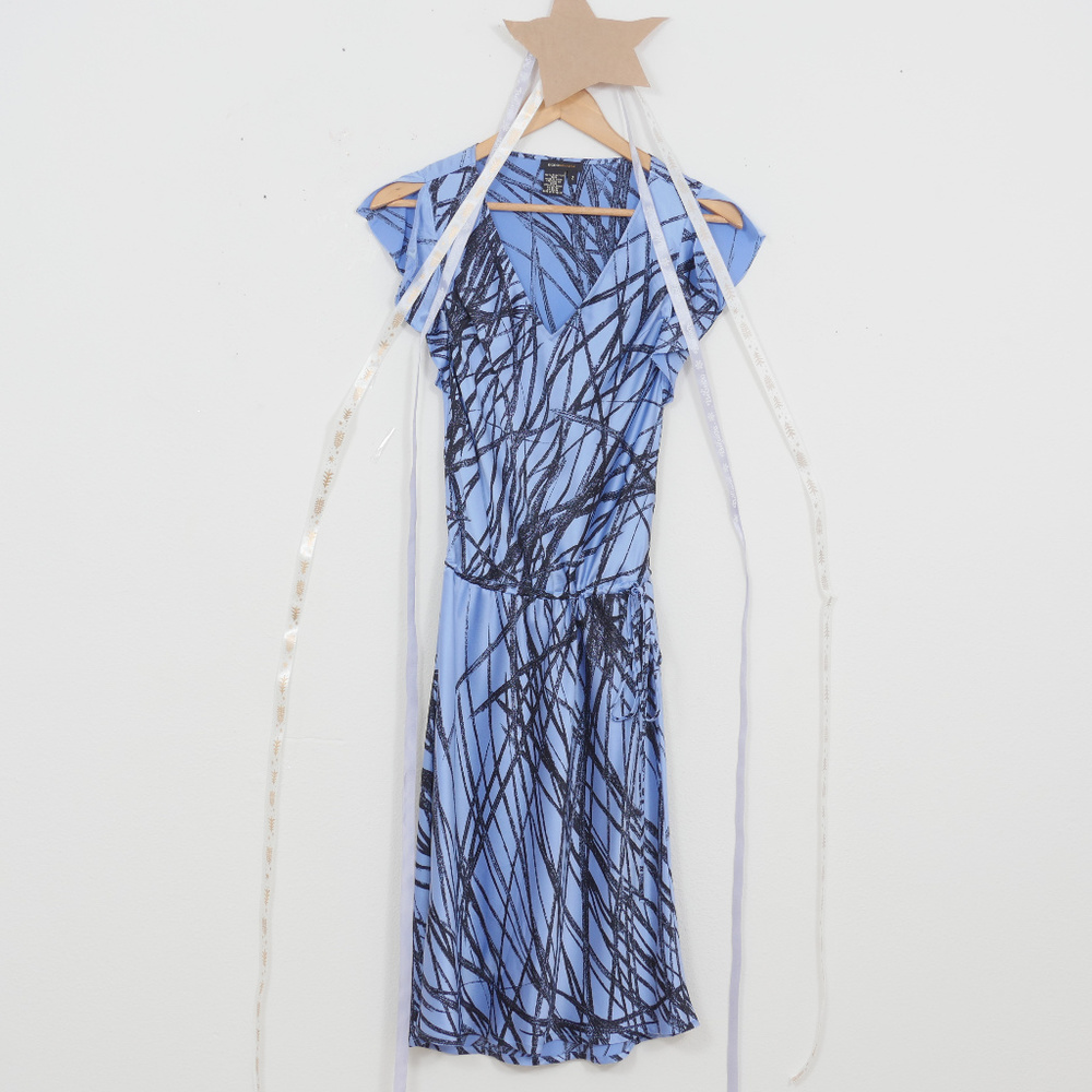 BCBGMAXAZRIA Tie Waist Ruffle Sleeve Abstract